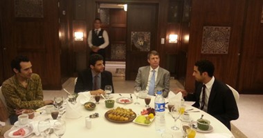 بالصور..القنصلية الأمريكية بالإسكندرية تنظم مائدة إفطار للصحفيين