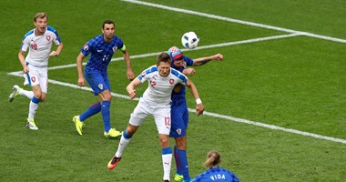 يورو 2016.. إيقاف مباراة كرواتيا والتشيك بسبب الشماريخ