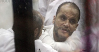 بالصور.. إيداع المتهمين بـ"التخابر مع قطر" قفص الاتهام قبل الحكم على مرسى و10 آخرين
