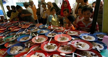 رمضان فى عيون الوافدين.. اليمنيون ينظمون يوم "يا نفس ما تشتهى" احتفالًا بقدوم الشهر الكريم.. ومسلمو تنزانيا يستقبلونه على سواحل المحيط.. والسودانيون يفترشون الموائد أمام منازلهم لإطعام المارة