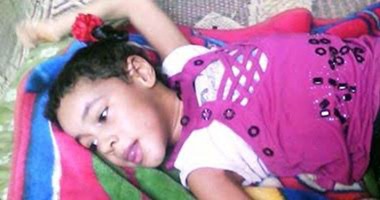 الطفلة "آية" مهدده بالموت بسبب نقص عقار النيوريل بمستشفى الداخلة المركزى