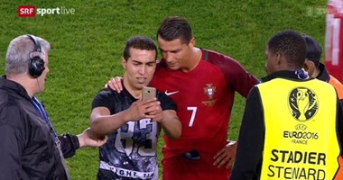 يورو 2016.. كيف تعامل رونالدو مع مشجع طلب التصوير معه بعد التعادل ؟