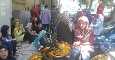 وقفة لطلاب وطالبات الإعدادية للمطالبة بدخول مدارس الثانوية للتمريض بالقاهرة