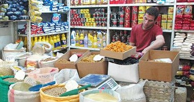 لجنة تفتيش تضبط 450 علبة مواد غذائية منتهية الصلاحية فى أسوان