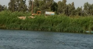 صحافة المواطن.. بالصور .. شكوى من إلقاء مياه الصرف الصحى فى نهر النيل بالبحيرة