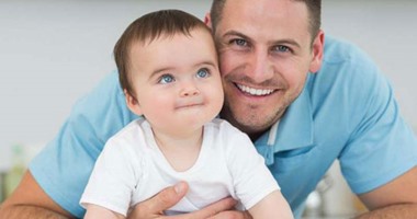مفاجأة.. دراسة تكشف: انخفاض هرمون الذكورة قد يجعلك أفضل أب