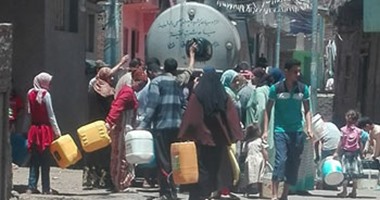 أهالى قرية الكمال بالدقهلية يقطعون الطريق احتجاجا على انقطاع المياه منذ شهر