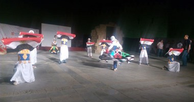 بالصور.. بنات بنها يحلقن بالذكر والتنورة فى مسرح سور القاهرة الشمالى