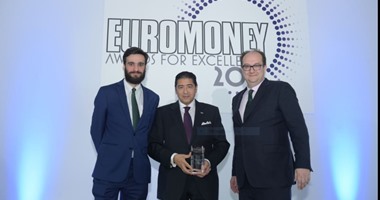 هشام عز العرب رئيس البنك التجارى الدولى يفوز بجائزة "يورومنى"