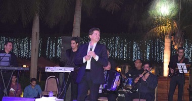 بالصور.. وليد توفيق يحيى حفلا غنائيا بالخيمة الرمضانية لأحد فنادق القاهرة