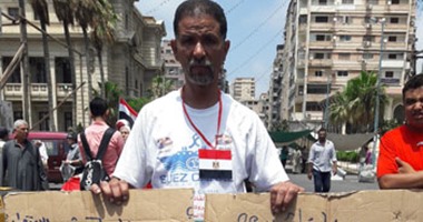 بالصور.. متظاهرو القائد ابراهيم بالإسكندرية يرفعون لافتات مصر فوق الجميع 
