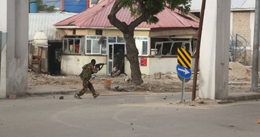 مسلحون يحتجزون أكثر من 20 شخصا كرهائن فى العاصمة الصومالية مقديشو