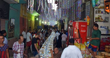 بالصور.. شباب شارع شجر الدر بالكيت كات ينظمون مائدة إفطار للصائمين