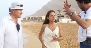 بالفيديو.. كواليس مشهد غرق نيللى كريم فى "سقوط حر"