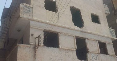 إزالة مبنى آيل للسقوط فى مطوبس بكفر الشيخ