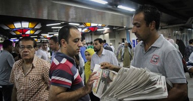 بالفيديو والصور.. "اليوم السابع" المجانية تواصل غزو محطات المترو لليوم الثانى