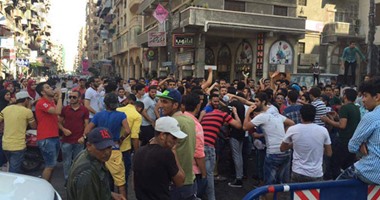 بالصور.. طلاب الثانوية يقطعون شوارع بورسعيد احتجاجا على تسريب وتأجيل الامتحانات