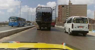 سيارة نقل أنابيب تهدد أرواح المواطنين بالإسكندرية وقارئ: أين المرور