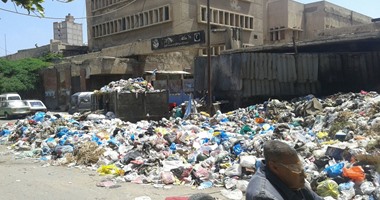 قارئ يشكو من تراكم القمامة منذ أسبوع فى شارع محطة السوق بالإسكندرية