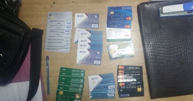 ضبط طالب بالإسكندرية يستخدم بطاقات ائتمان عملاء بنوك أجنبية فى الشراء