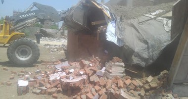 رفع وإزالة 220 طن من القمامة والأتربة بمركز أبو قرقاص بالمنيا