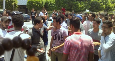 بالصور والفيديو.. تظاهرة لطلاب الثانوية بكفر الشيخ ضد تأجيل الامتحانات 