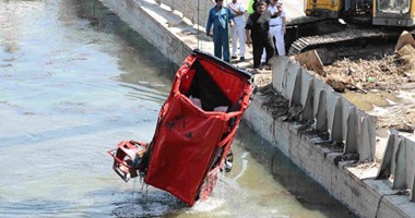 سقوط سيارة ميكروباص فى مياه النيل من أعلى كوبرى الساحل