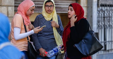 توافد الطلاب على مكتب تنسيق جامعة القاهرة لسحب استمارة اختبار القدرات