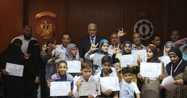 بالصور.. محافظ السويس يكرم الطلاب الفائزين فى "الحلم المصرى" من ذوى الاحتياجات الخاصة