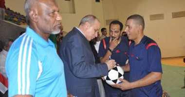 محافظ الوادى الجديد يحضر ختام دروة الكرة الخماسية للأحياء الشعبية بالخارجة