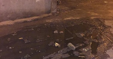 بالفيديو والصور.. مياه الصرف تهدد بانهيار منازل أهالى "صفط العرفا" ببنى سويف