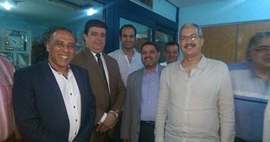 بالصور.. حسين زين يحتفل مع مسئولى المتخصصة بانطلاق "ماسبيرو زمان"