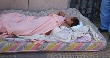 مستشفى كبرى بالإسكندرية يرفض علاج طفل فقير ويلقى به خارج المبنى