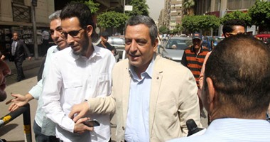 المحكمة تعرض صورا لخالد على مع عمرو بدر ومحمود السقا داخل نقابة الصحفيين