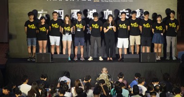 بالصور.. الآف المتظاهرين يتجمعون فى هونج كونج لإحياء ذكرى مذبحة "تيانانمين"
