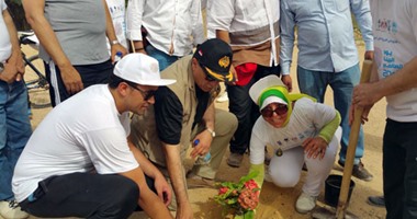 وزير البيئة يشارك فى زراعة نبات الصبار  لحملة "شجرها" بمحمية وادى دجلة
