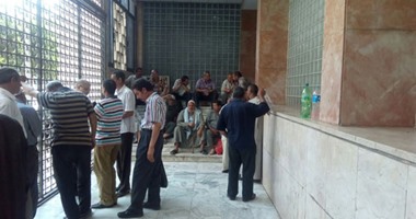 وقفة احتجاجية للعاملين بحليج الأقطان أمام وزارة الاستثمار لعودتهم للقطاع العام