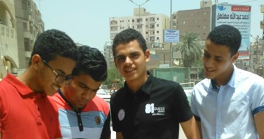 بالصور .. اللغة العربية ترسم الابتسامة على وجوه طلاب الثانوية بالغربية والفيوم