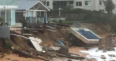 بالصور.. الأضرار الناجمة عن عواصف اجتاحت الشواطئ الشمالية لسيدنى