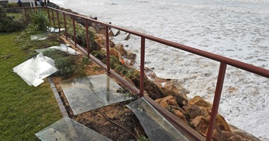 عواصف شديدة تجتاح الشواطئ  الشمالية لسيدنى بأستراليا