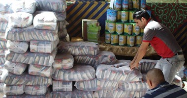 "الهلال الأحمر": توزيع 56 طنا مواد غذائية لأهالى رفح بالعريش قبل عيد الفطر
