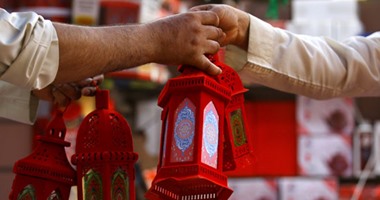 رمضان حول العالم.. عبادة وتجارة ولعب بالفوانيس