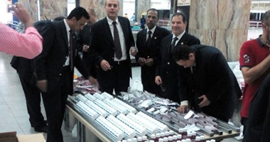 جمارك مطار القاهرة تحبط محاولة تهريب كمية كبيرة من الأدوية