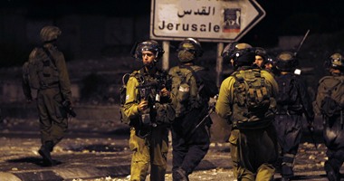 إصابة 37 فلسطينيا فى مواجهات مع قوات الاحتلال قرب حاجزى بيت إيل وقلنديا