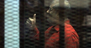 بدء محاكمة "مرسى" فى "التخابر مع قطر".. والقاضى يعنف الدفاع بسبب تأخرهم