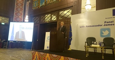 سفير الاتحاد الأوروبى يقف دقيقة حدادا على أرواح شهداء سيناء والنائب العام