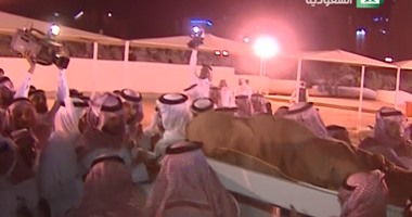 أول فيديو لصلاة الجنازة ودفن جثمان وزير الخارجية السعودى السابق سعود الفيصل