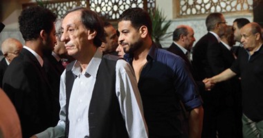 ياسر رزق وأحمد النجار وعماد جاد وسمير سيف فى عزاء الفنان سامى العدل