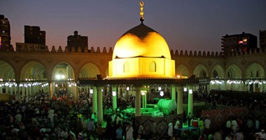 بالفيديو والصور.. عشرات الآلاف من المصلين بمسجد عمرو بن العاص لإحياء ليلة القدر