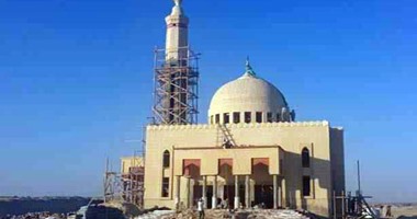 بالصور.. استمرار أعمال تشطيب أول مسجد بقناة السويس الجديدة